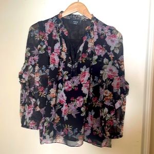 VICI floral blouse worn only once in like new condition.